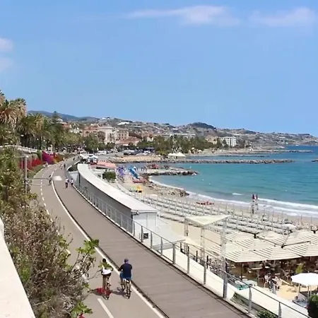 Charming In With Sea View - 55 Sqm Apartment *